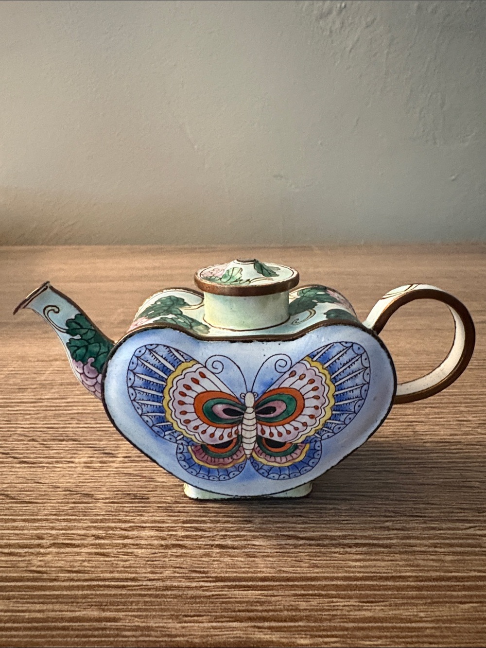 Vintage Kelvin Chen Butterfly with Grapes Miniature Teapot Signed #416 - Preused